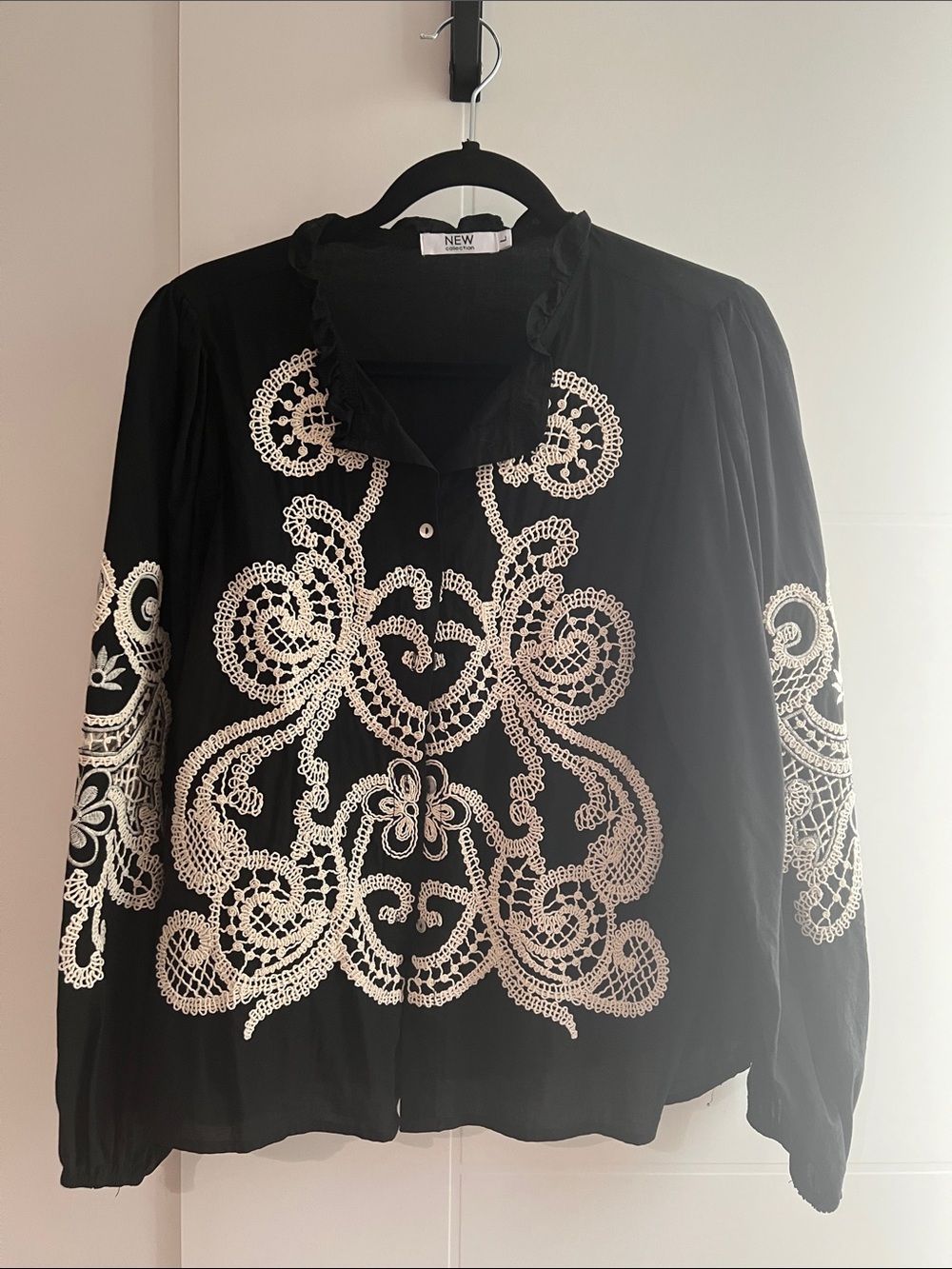💯 cotton. Black Blouse with Cream Lace Embroidery